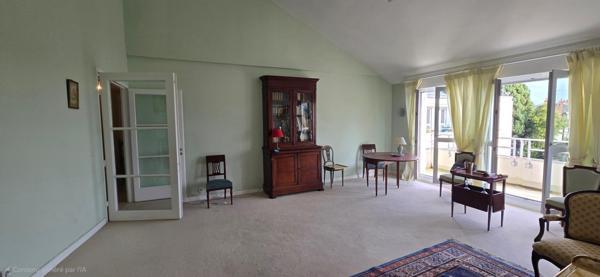 Grand appartement de 86 m² situé dans le quartier La Fayette, à proximité de la gare d’Angers et à seulement quelques minutes du centre-ville