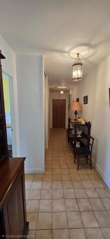 Grand appartement de 86 m² situé dans le quartier La Fayette, à proximité de la gare d’Angers et à seulement quelques minutes du centre-ville