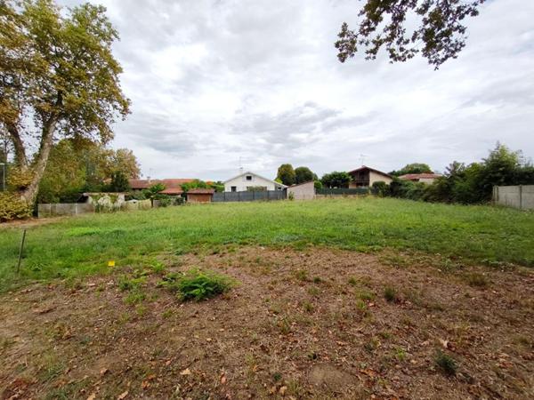 Terrain Dax 600 m2