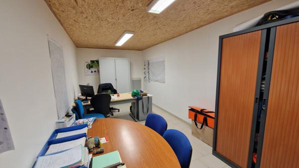 **Hangar avec Bureaux et Stockage sur Grande Parcelle ? Proche de Bergerac**