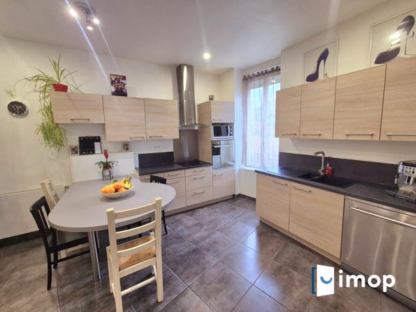 Maison familiale rénovée avec garage