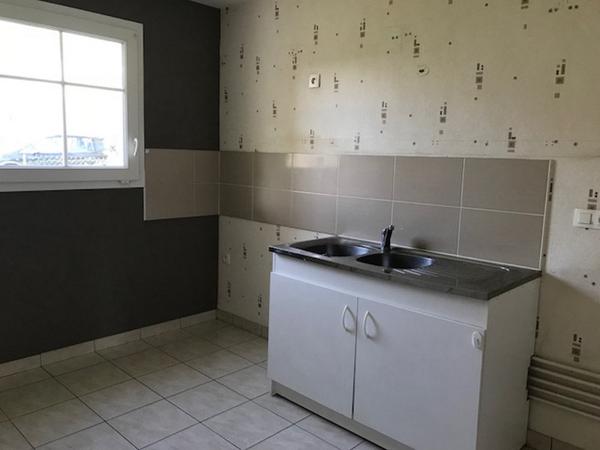 Maison 5 pièces à louer Tonnay Charente - 17430 / Réf: 2347