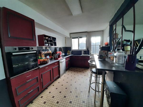 Charmante Maison de Ville à Nueil les Aubiers - À Vendre !