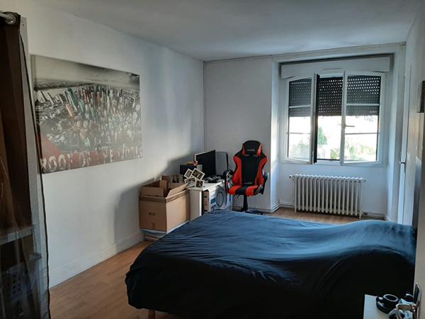 Charmante Maison de Ville à Nueil les Aubiers - À Vendre !