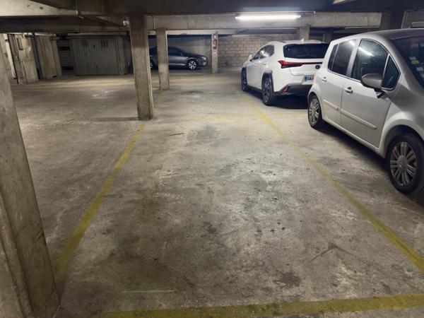 Parking à vendre à Paris 11e Arrondissement (75011) - Paris