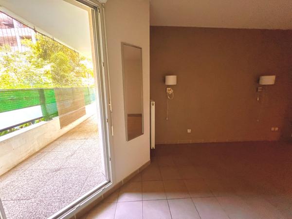 13015 - Bd GRAC - Résidence Récente - T2/3 - 52m2 - 2 TERRASSES - Place de PKG en sous-sol. 114 300 euro