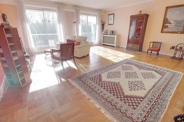 Appartement Le Mesnil Le Roi 4 pièce(s) 122.75 m2