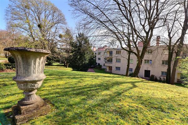 Appartement Le Mesnil Le Roi 4 pièce(s) 122.75 m2