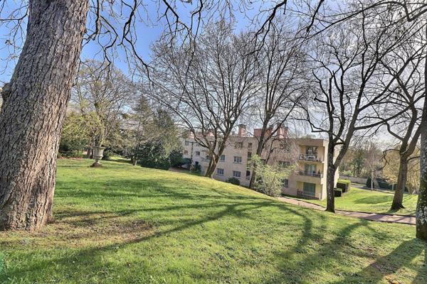 Appartement Le Mesnil Le Roi 4 pièce(s) 122.75 m2