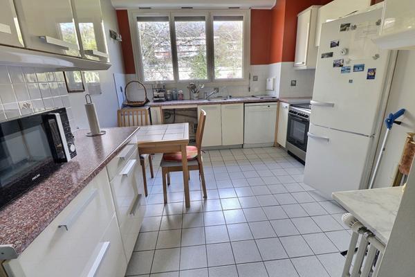 Appartement Le Mesnil Le Roi 4 pièce(s) 122.75 m2