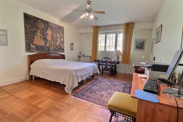 Appartement Le Mesnil Le Roi 4 pièce(s) 122.75 m2