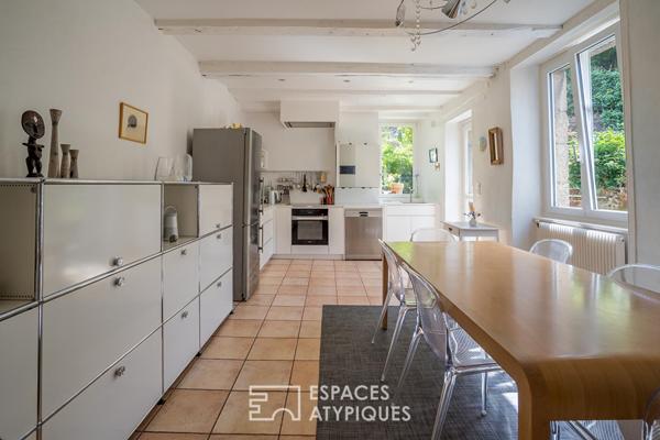 Demeure de caractère avec son jardin secret et ses multiples possibilités