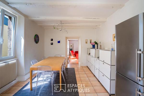 Demeure de caractère avec son jardin secret et ses multiples possibilités