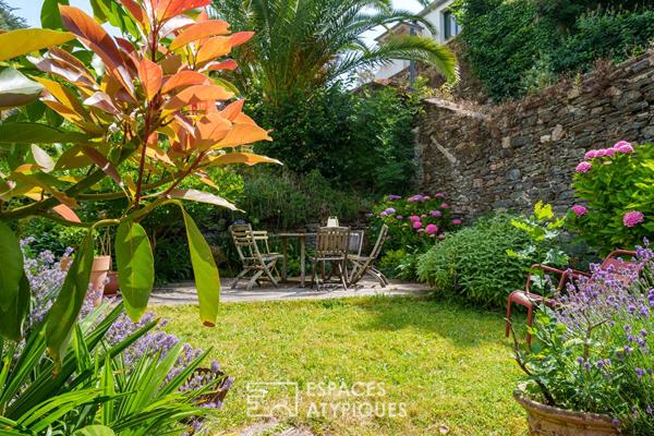 Demeure de caractère avec son jardin secret et ses multiples possibilités