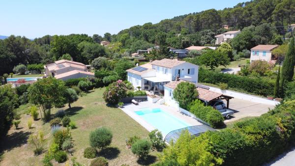 À VENDRE EN EXCLUSIVITÉ VILLELAURE (84530) MAISON 7 PIECES D'ENVIRON 164M² AVEC GARAGE,  JARDIN ET PISCINE COUVERTE CHAUFFÉE.