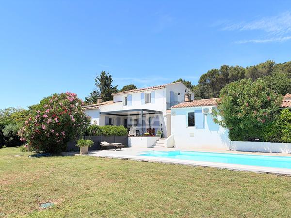 À VENDRE EN EXCLUSIVITÉ VILLELAURE (84530) MAISON 7 PIECES D'ENVIRON 164M² AVEC GARAGE,  JARDIN ET PISCINE COUVERTE CHAUFFÉE.
