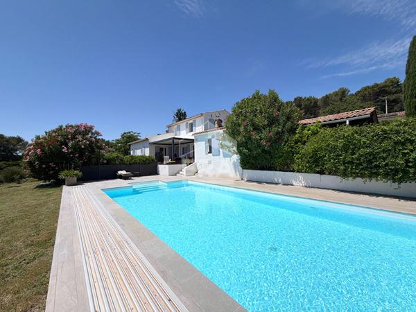 À VENDRE EN EXCLUSIVITÉ VILLELAURE (84530) MAISON 7 PIECES D'ENVIRON 164M² AVEC GARAGE,  JARDIN ET PISCINE COUVERTE CHAUFFÉE.