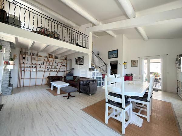 À VENDRE EN EXCLUSIVITÉ VILLELAURE (84530) MAISON 7 PIECES D'ENVIRON 164M² AVEC GARAGE,  JARDIN ET PISCINE COUVERTE CHAUFFÉE.