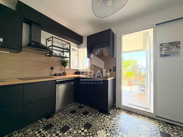 À VENDRE EN EXCLUSIVITÉ VILLELAURE (84530) MAISON 7 PIECES D'ENVIRON 164M² AVEC GARAGE,  JARDIN ET PISCINE COUVERTE CHAUFFÉE.