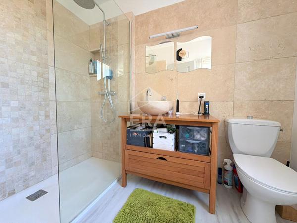 À VENDRE EN EXCLUSIVITÉ VILLELAURE (84530) MAISON 7 PIECES D'ENVIRON 164M² AVEC GARAGE,  JARDIN ET PISCINE COUVERTE CHAUFFÉE.
