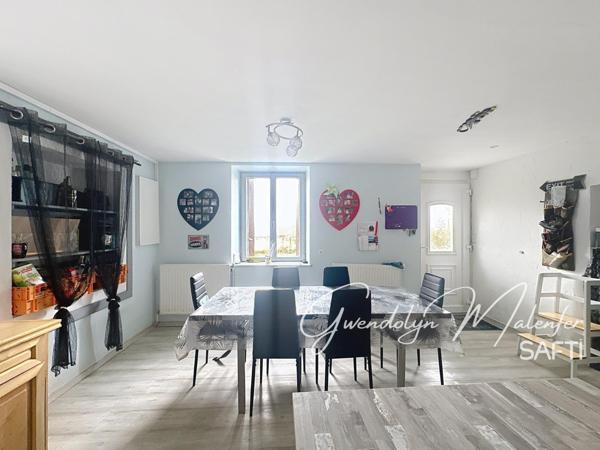 MAISON EN PIERRES SUR GRAND TERRAIN