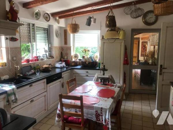 Maison à Vendre à Plouvien (29860) en Finistère (29)

Cette maison, construite en 1900, offre...