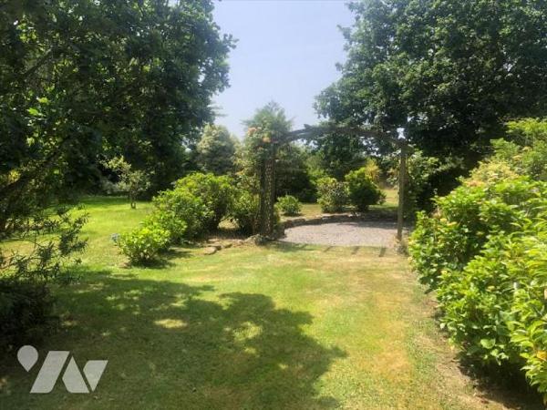 Maison à Vendre à Plouvien (29860) en Finistère (29)

Cette maison, construite en 1900, offre...