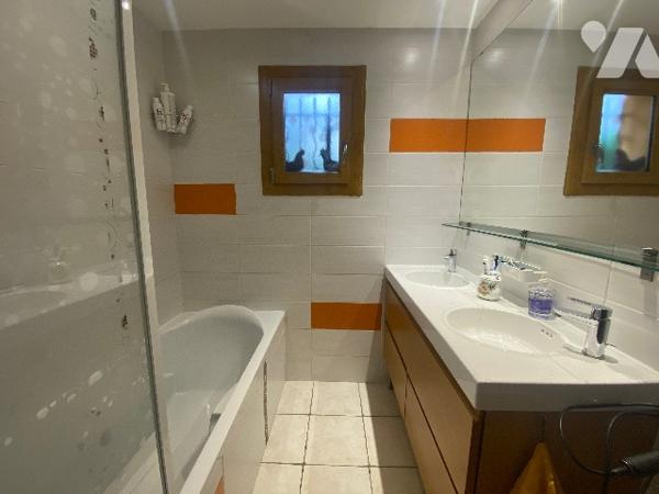 Villa 7 pièces de 148m² habitables avec piscine et vue imprenable