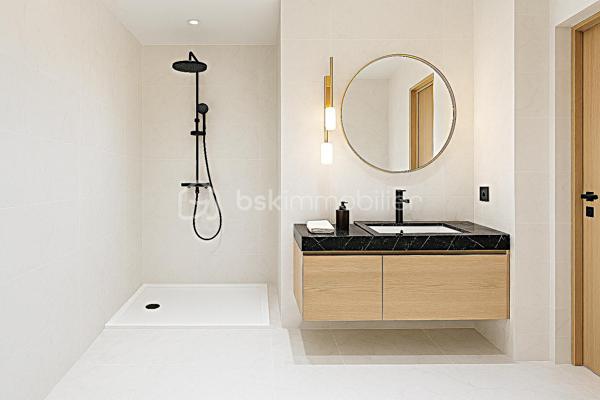 Maison exceptionnelle vue panoramique, d’une superficie de 144 m², sur sous-sol de 56 m² édifié sur terrain de 410 m² arboré et paysagé, RT 2020, 4 chambres, une salle d'eau, une salle de bain, 2 wc séparés.
Maison d’Architecte Contemporaine – Un Coup de Cœur à Découvrir ! vue panoramique, d’une superficie de 144 m² au sol, sur sous-sol de 56 m² édifié sur terrain de 410 m² arboré et paysagé, RT 2020, 4 chambres, une salle d'eau, une salle de bain, 2 wc séparés.
Bienvenue dans cette magnifique maison d’architecte, pensée pour allier esthétique, confort moderne et qualité de vie. Dès les premiers instants, vous serez séduit par ses volumes généreux, sa luminosité exceptionnelle et ses prestations haut de gamme. Entièrement meublée et équipée (liste sur demande), elle est prête à vous accueillir, clé en main.
Au rez-de-chaussée, une pièce de vie spectaculaire de 62 m² vous invite à la convivialité. La cuisine ouverte, aménagée avec soin, s’ouvre sur deux grandes terrasses : l’une à l’avant (17 m² sur pilotis), l’autre à l’arrière (40 m² sur dalle béton armé et pavés en grès), idéales pour vos repas en plein air, vos moments de détente ou vos soirées entre amis.
La suite parentale de 24 m² est un véritable cocon, avec placard intégré, salle de bain élégante avec meuble double vasque, et WC séparé.
À l’étage, l’espace nuit se compose de trois belles chambres, d’un palier avec rangements, d’une salle d’eau moderne avec douche à l’italienne, meuble vasque, et d’un second WC indépendant.
Le sous-sol de 56 m², en parpaing banché et béton armé, offre de nombreuses possibilités : atelier, salle de sport, espace de rangement…
Des prestations qui font la différence :
Chauffage mixte : radiateurs électriques connectés ACOVA + poêle à bois pour une ambiance chaleureuse
Sèche-serviettes dans les pièces d’eau
Menuiseries MILLET en double vitrage avec volets roulants électriques connectés
Chauffe-eau thermodynamique 300 L
Cuisine et meubles sur mesure
Enduit extérieur monocouche
Raccordement au tout-à-l’égout, eaux pluviales séparées
Garantie décennale, biennale et de parfait achèvement : comme une maison neuve, elle vous offre une tranquillité d’esprit rare. Chaque détail a été pensé pour votre confort et votre bien-être, avec des matériaux de qualité et des finitions impeccable.
Il y a tant à dire sur cette maison… mais rien ne vaut une visite pour en tomber amoureux !
Contactez-moi 7J/7 pour organiser une visite et vous accompagner dans votre projet. Cette maison n’attend plus que vous !