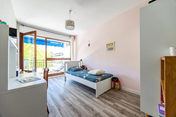 Appartement
         4 pièces
        - 87 m² Exclusivité 245 000 € *