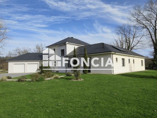 Location Maison 7 pièces 207.71 m² - 1 CHEMIN DU LAVOIR Precilhon 64400