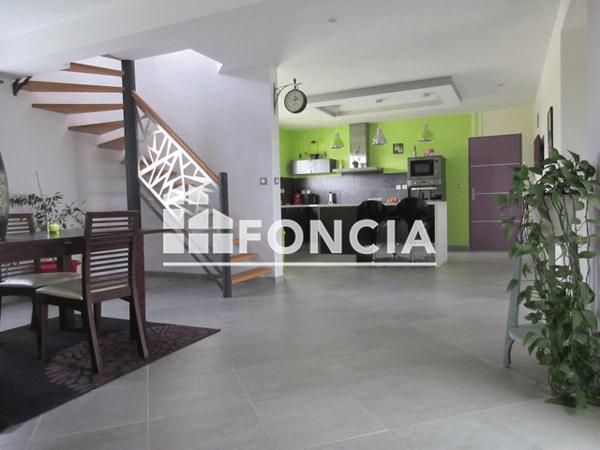 Location Maison 7 pièces 207.71 m² - 1 CHEMIN DU LAVOIR Precilhon 64400