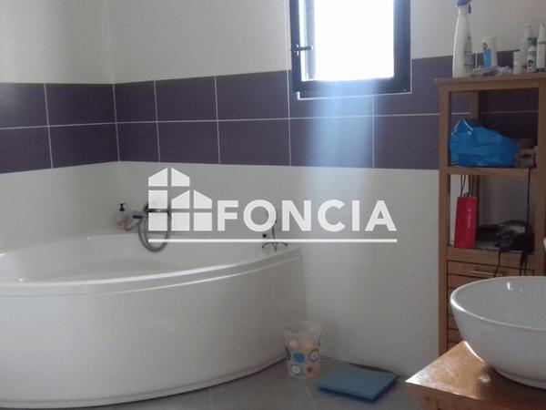 Location Maison 7 pièces 207.71 m² - 1 CHEMIN DU LAVOIR Precilhon 64400