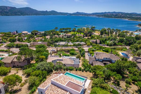 A VENDRE-VILLA AVEC VUE MER PANORAMIQUE ET PISCIN- PORTO-VECCHIO