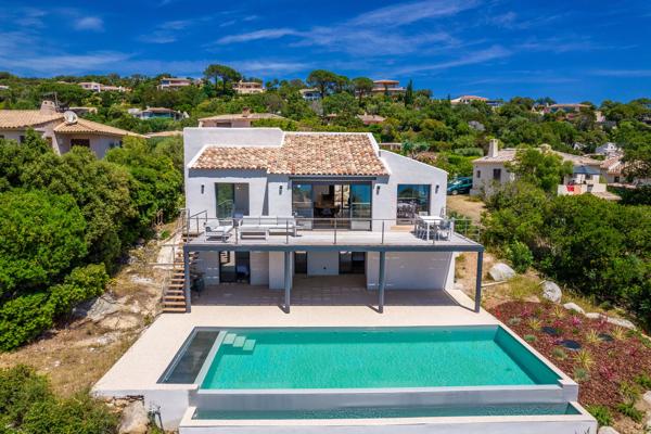 A VENDRE-VILLA AVEC VUE MER PANORAMIQUE ET PISCIN- PORTO-VECCHIO