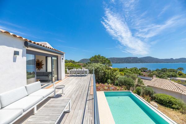 A VENDRE-VILLA AVEC VUE MER PANORAMIQUE ET PISCIN- PORTO-VECCHIO