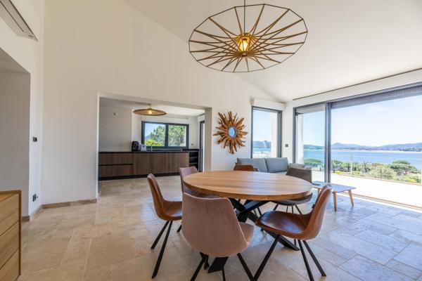A VENDRE-VILLA AVEC VUE MER PANORAMIQUE ET PISCIN- PORTO-VECCHIO