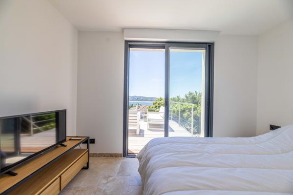A VENDRE-VILLA AVEC VUE MER PANORAMIQUE ET PISCIN- PORTO-VECCHIO