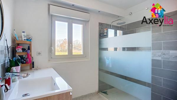 La Motte-Saint-Jean (71160) Maison avec 3 chambres, piscine et terrain.