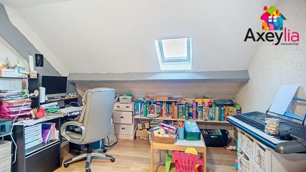 La Motte-Saint-Jean (71160) Maison avec 3 chambres, piscine et terrain.