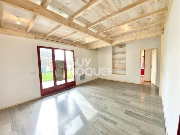 Maison Mitoyenne plain-pied de 2010, 3 suites, grand garage, terrain 624m²