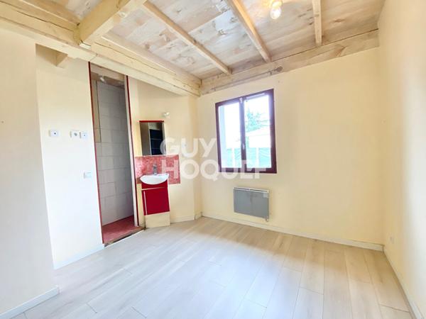 Maison Mitoyenne plain-pied de 2010, 3 suites, grand garage, terrain 624m²