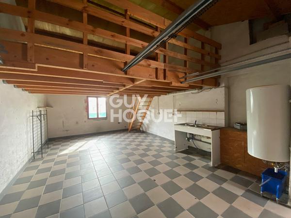 Maison Mitoyenne  plain-pied de 2010, 3 suites, grand garage, terrain 624m²