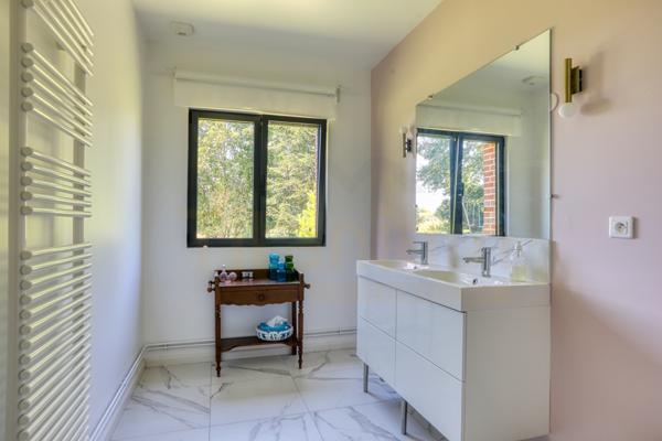 Gournay-en-Bray (76220) Maison familiale 7 pièces – 185 m² habitables sur 1 645 m² de terrain – Ménerval