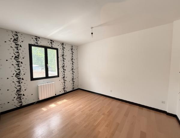 Maison
         6 pièces
        - 96 m² Exclusivité 320 000 € *