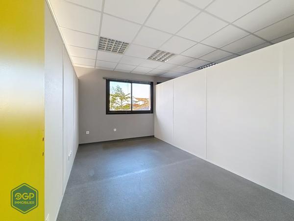 Local commercial de 130 m² divisible et aménageable à Fronton