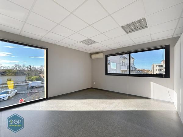 Local commercial de 130 m² divisible et aménageable à Fronton