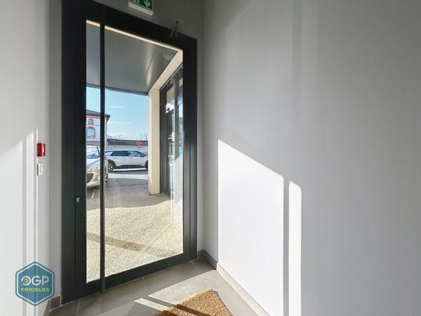 Local commercial de 130 m² divisible et aménageable à Fronton