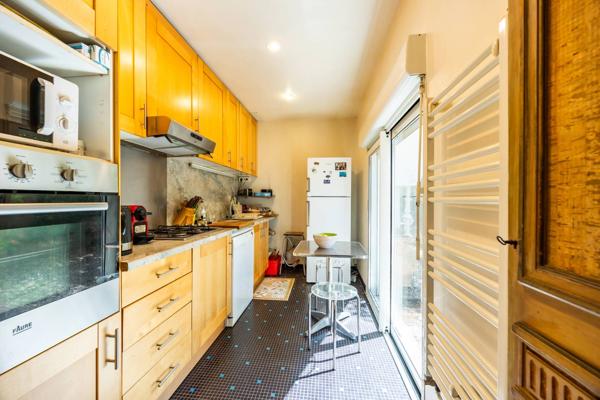 MAISON EN PIERRE SAINT BRUNO 5 CHAMBRES JARDIN ANNEXE