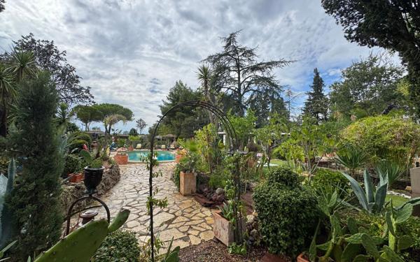 Maison à vendre    10 pièces •  Béziers